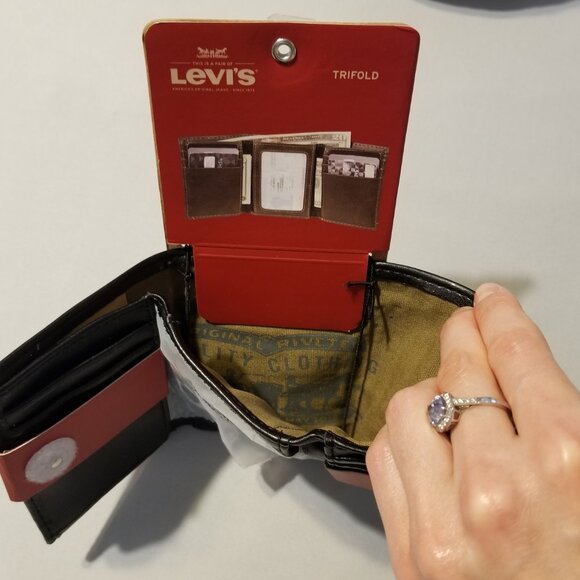 New Levi's Trifold Wallet for Men - Picture 7 of 7